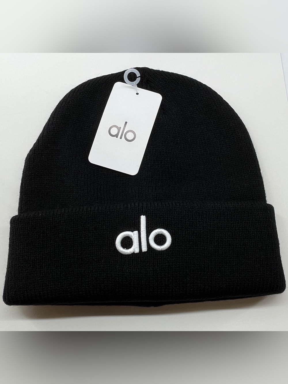 NWT Alo Black Beanie with white
